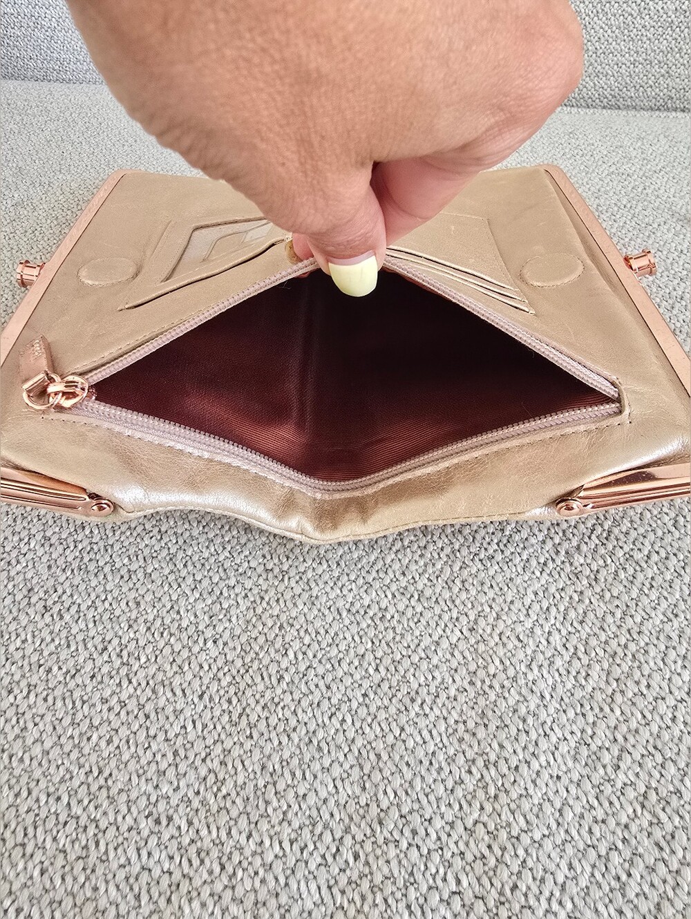 HOBO Double Kisslock Clutch Wallet - Shimmer Pearl Pink / Rose Gold Hardware - Picture 8 of 9